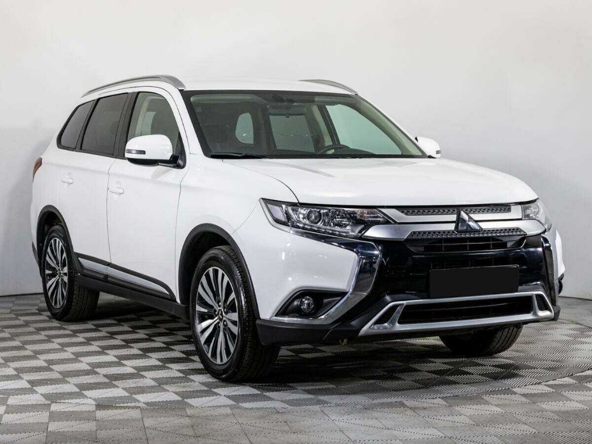 Mitsubishi Outlander с пробегом — 2021 год. Фото: #2