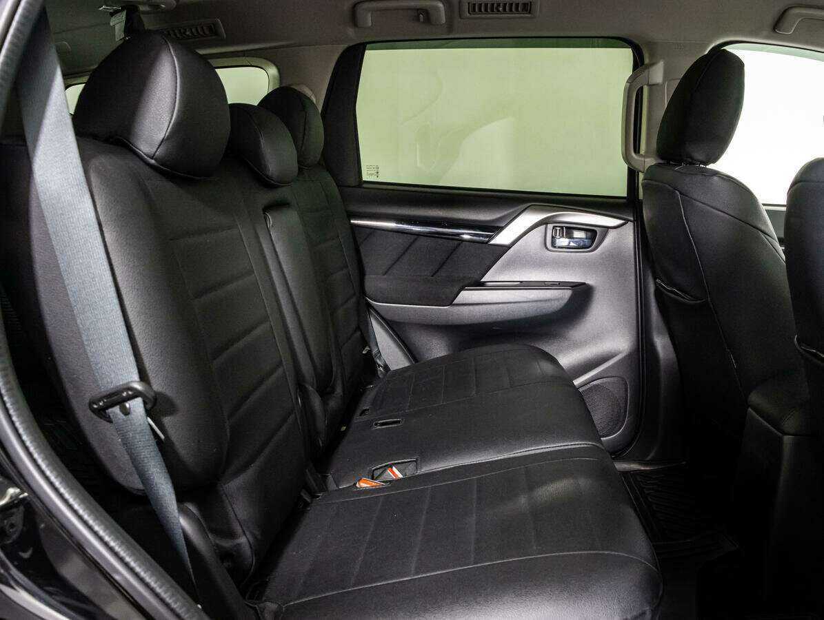 Mitsubishi Pajero Sport с пробегом — 2017 год. Фото: #13