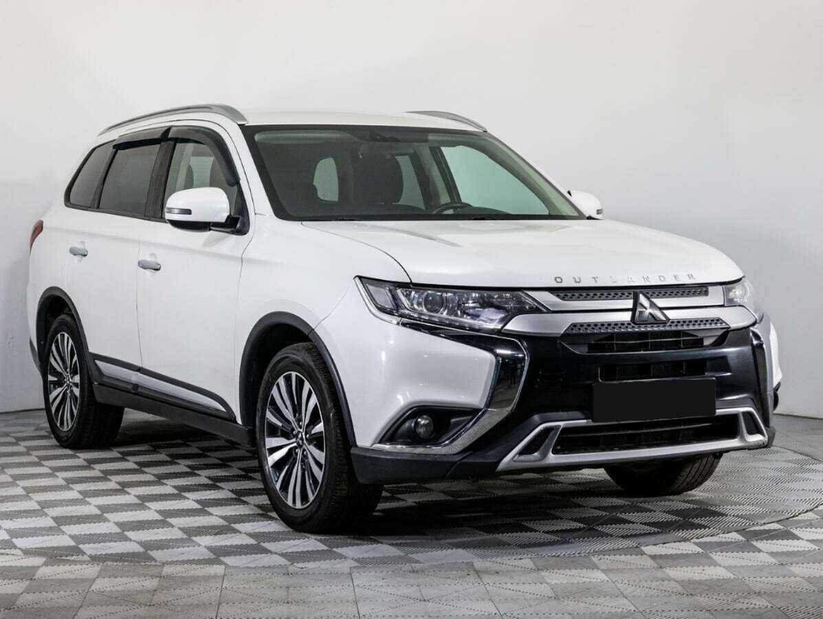 Mitsubishi Outlander с пробегом — 2018 год. Фото: #2