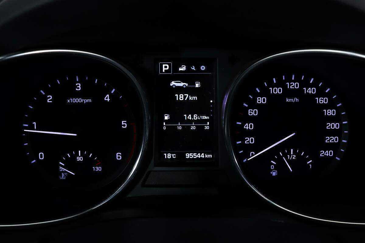 Hyundai Santa Fe с пробегом — 2015 год. Фото: #11