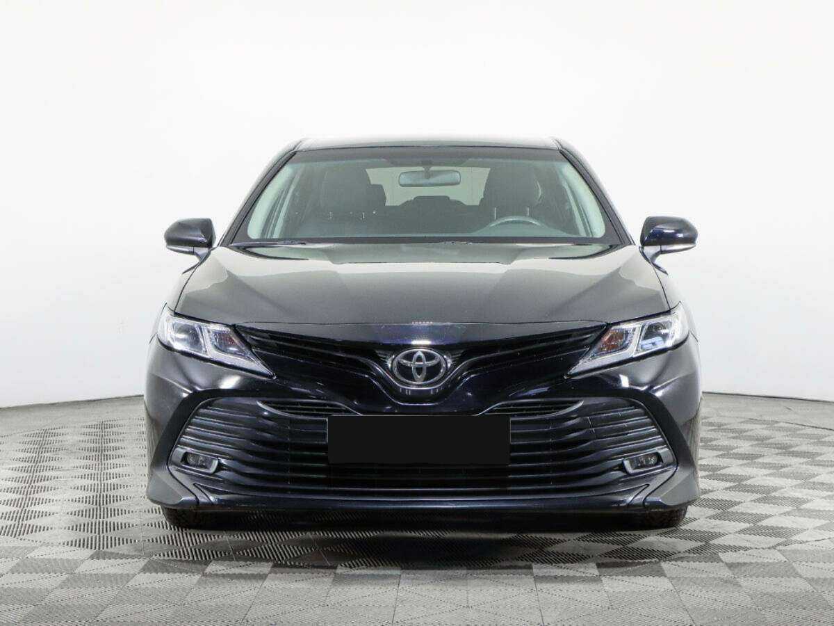 Toyota Camry с пробегом — 2019 год. Фото: #1