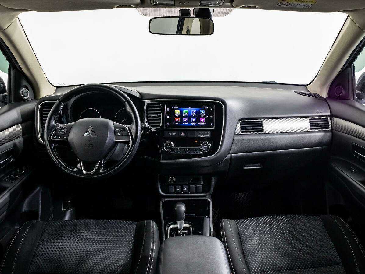 Mitsubishi Outlander с пробегом — 2018 год. Фото: #12