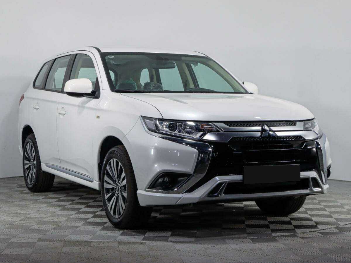 Mitsubishi Outlander с пробегом — 2022 год. Фото: #2