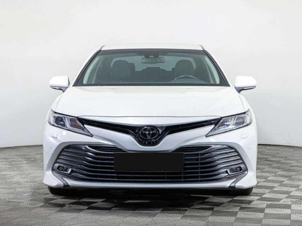 Toyota Camry с пробегом — 2018 год. Фото: #1
