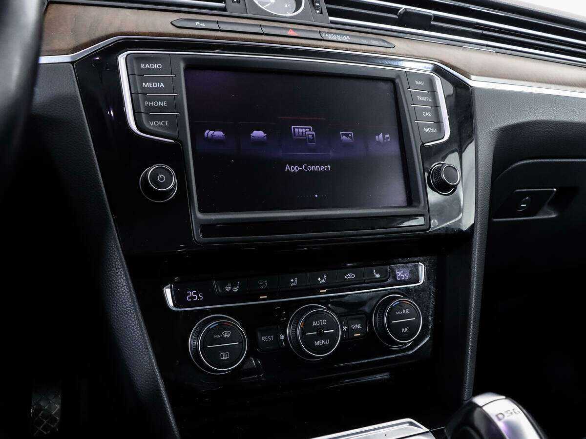 Volkswagen Passat с пробегом — 2016 год. Фото: #14