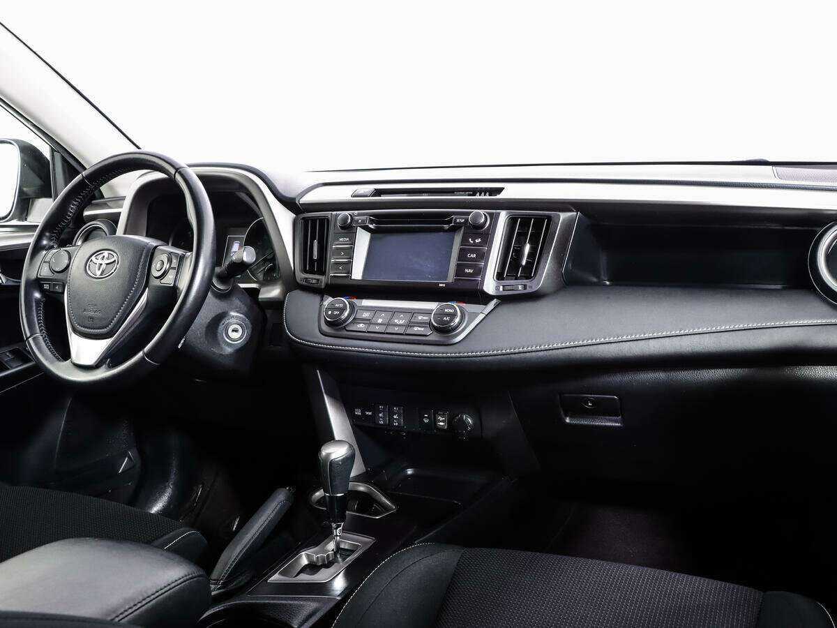 Toyota RAV4 с пробегом — 2015 год. Фото: #6