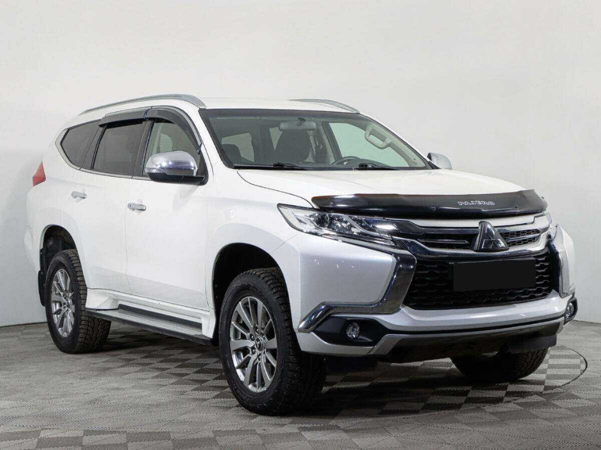 Mitsubishi Pajero Sport с пробегом — 2018 год. Фото: #2