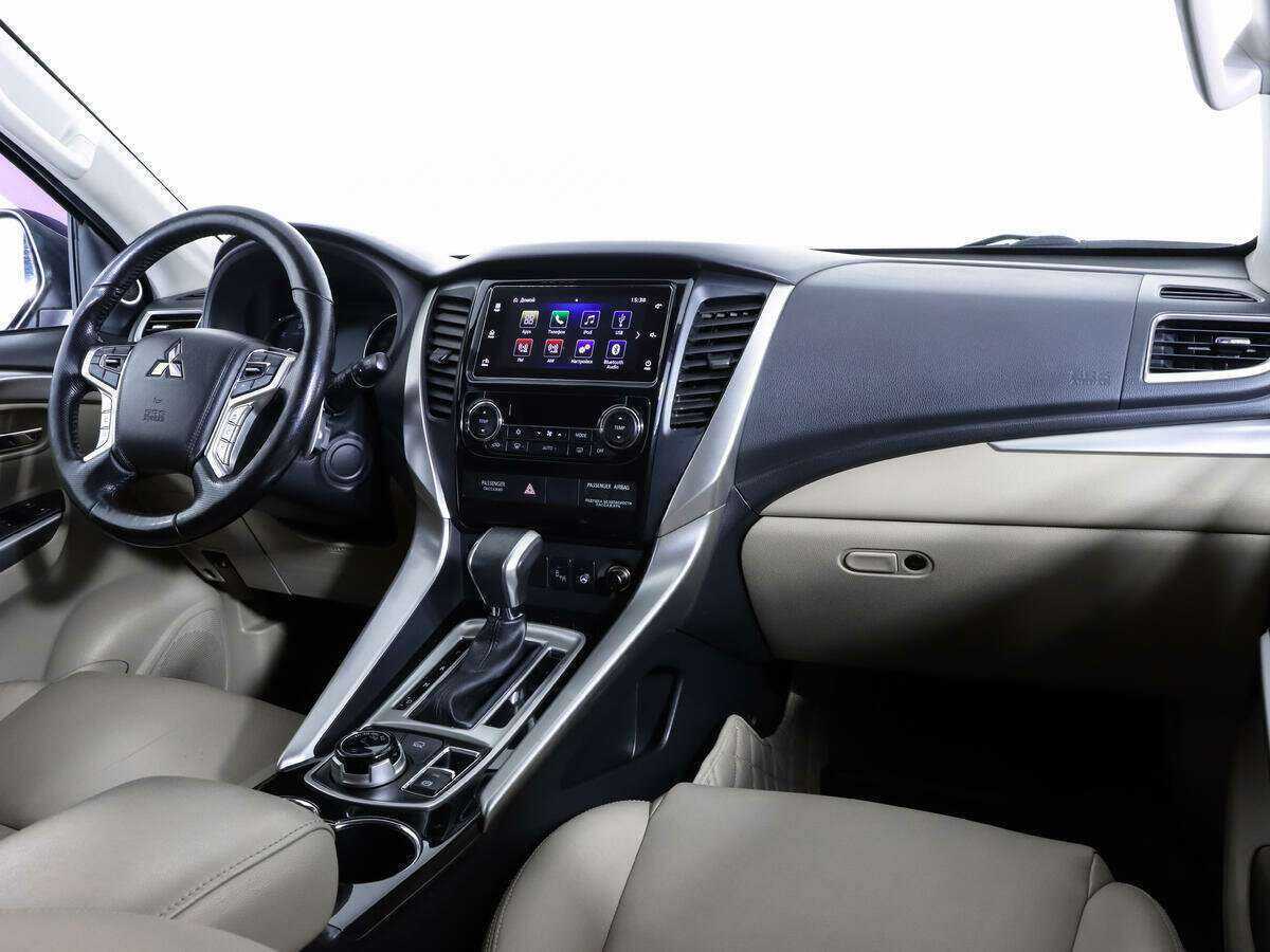 Mitsubishi Pajero Sport с пробегом — 2017 год. Фото: #8