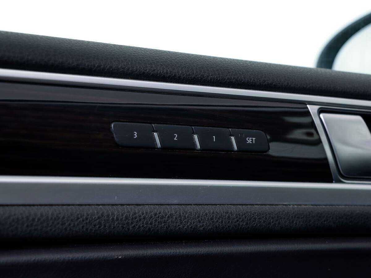 Volkswagen Touareg с пробегом — 2016 год. Фото: #12