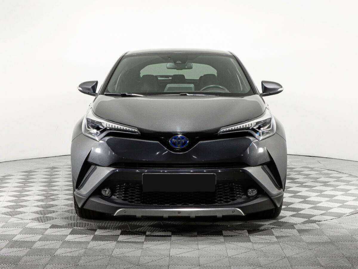 Toyota C-HR с пробегом — 2018 год. Фото: #1