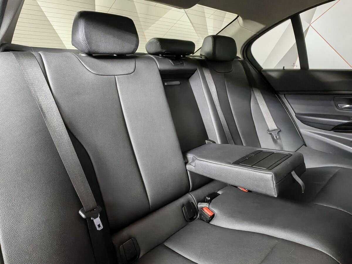 BMW 3 серии с пробегом — 2018 год. Фото: #12