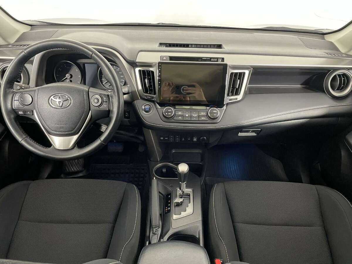 Toyota RAV4 с пробегом — 2018 год. Фото: #6