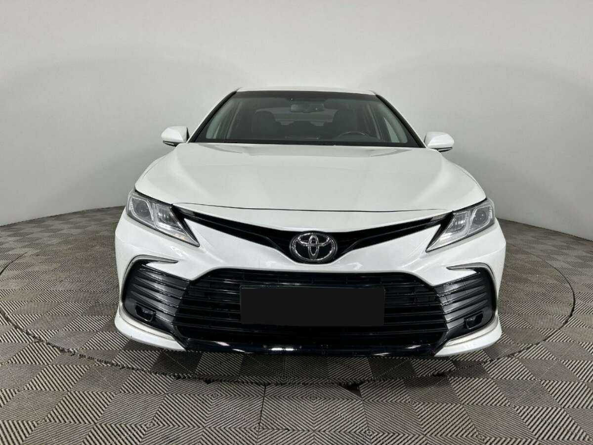 Toyota Camry с пробегом — 2021 год. Фото: #1
