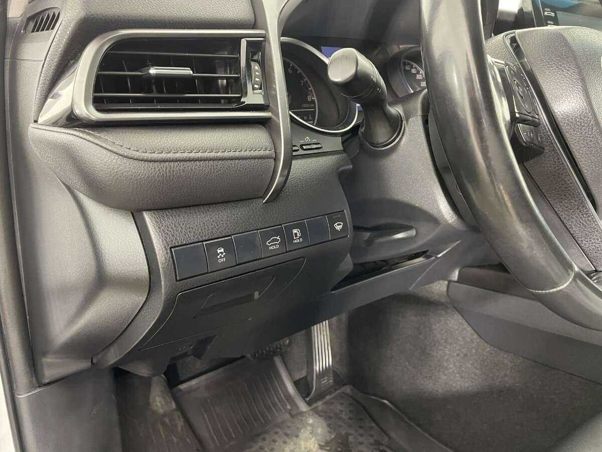 Toyota Camry с пробегом — 2021 год. Фото: #8