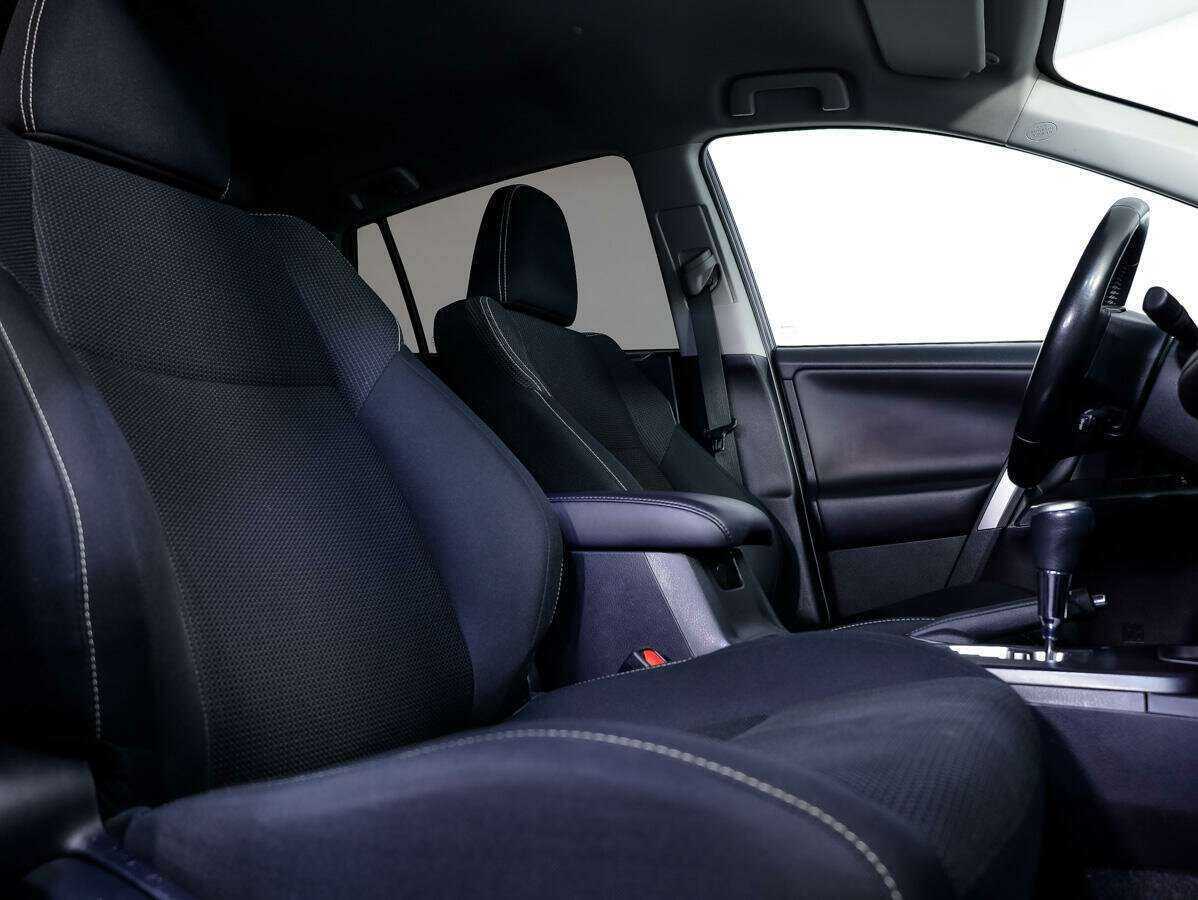 Toyota RAV4 с пробегом — 2019 год. Фото: #13