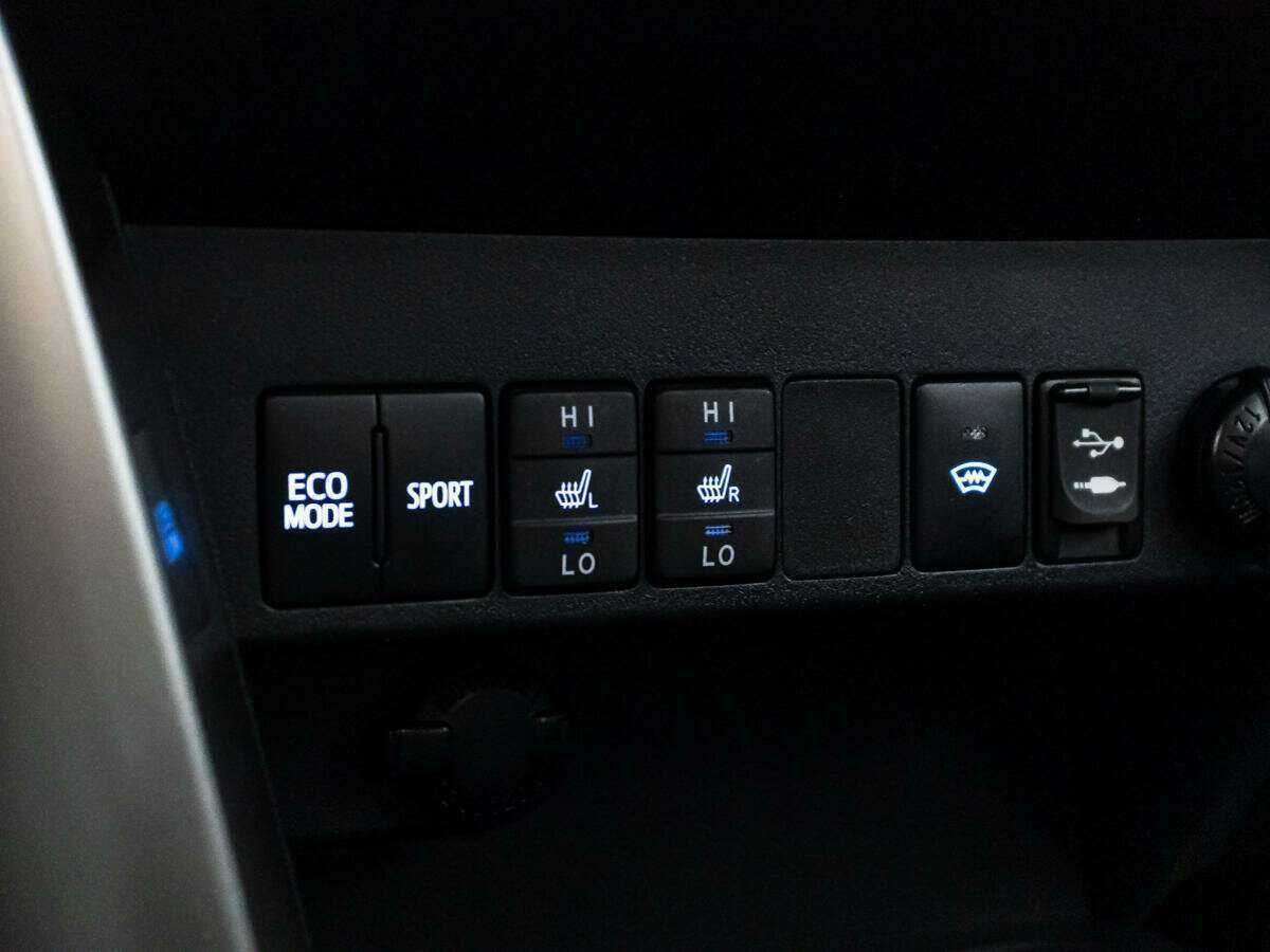 Toyota RAV4 с пробегом — 2018 год. Фото: #17