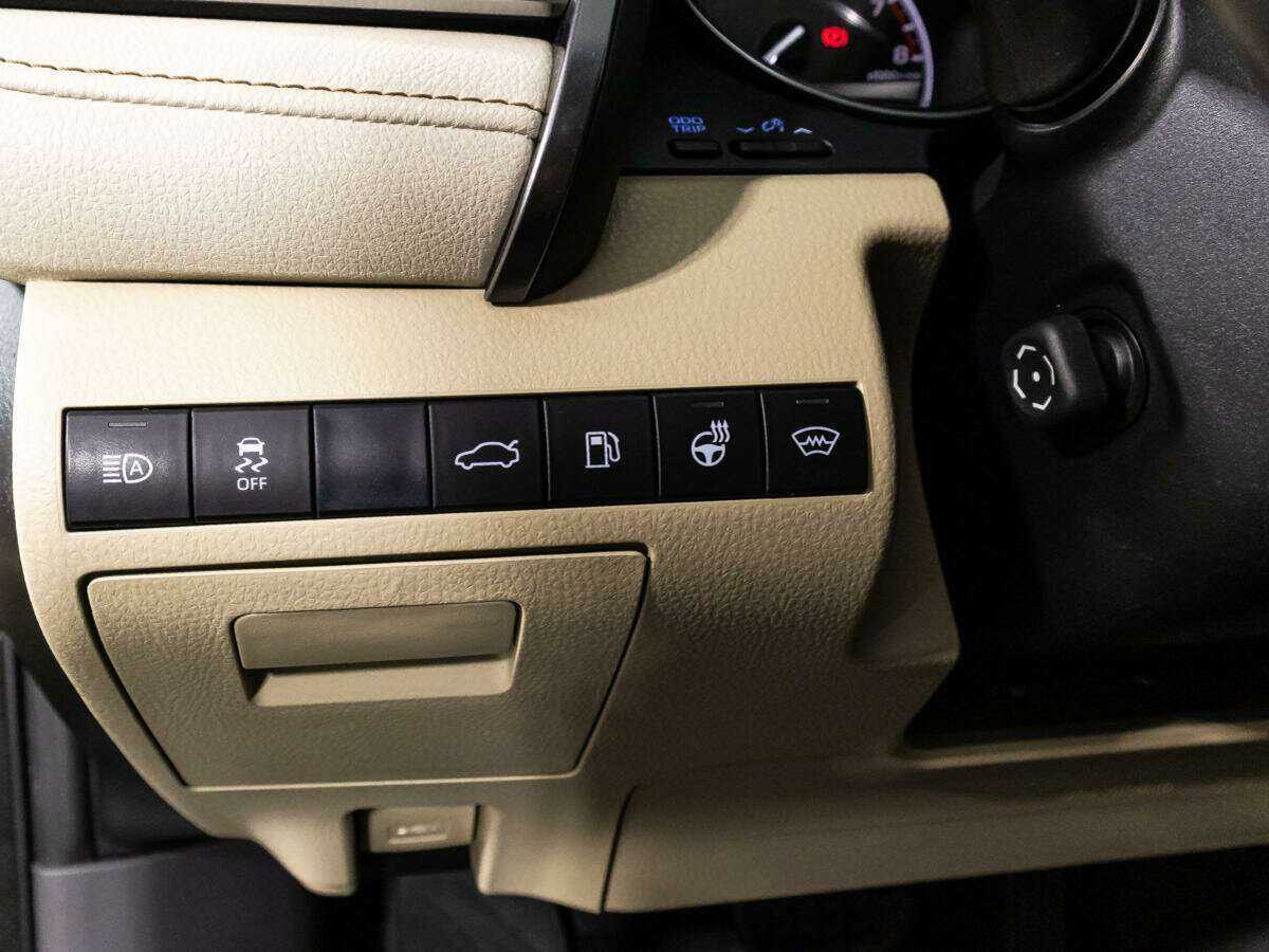 Toyota Camry с пробегом — 2018 год. Фото: #18