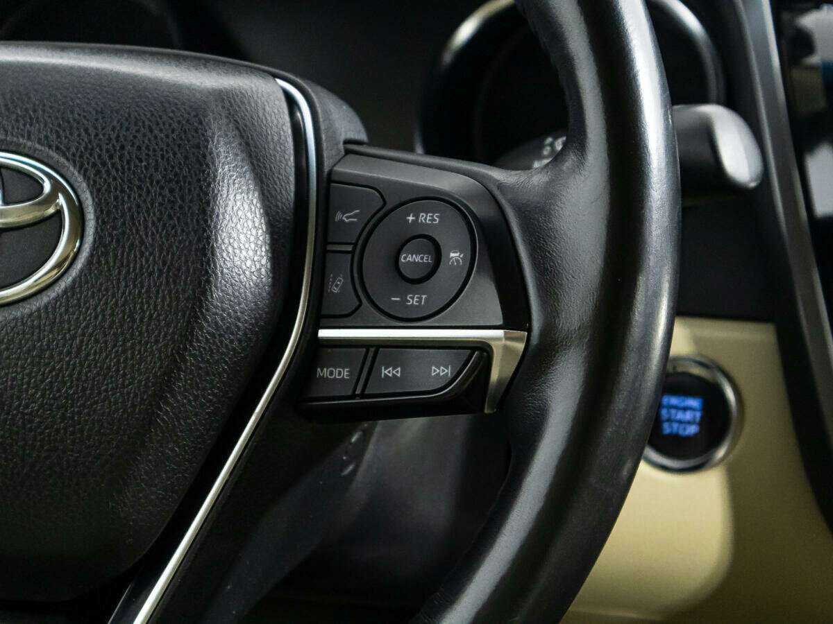 Toyota Camry с пробегом — 2018 год. Фото: #24