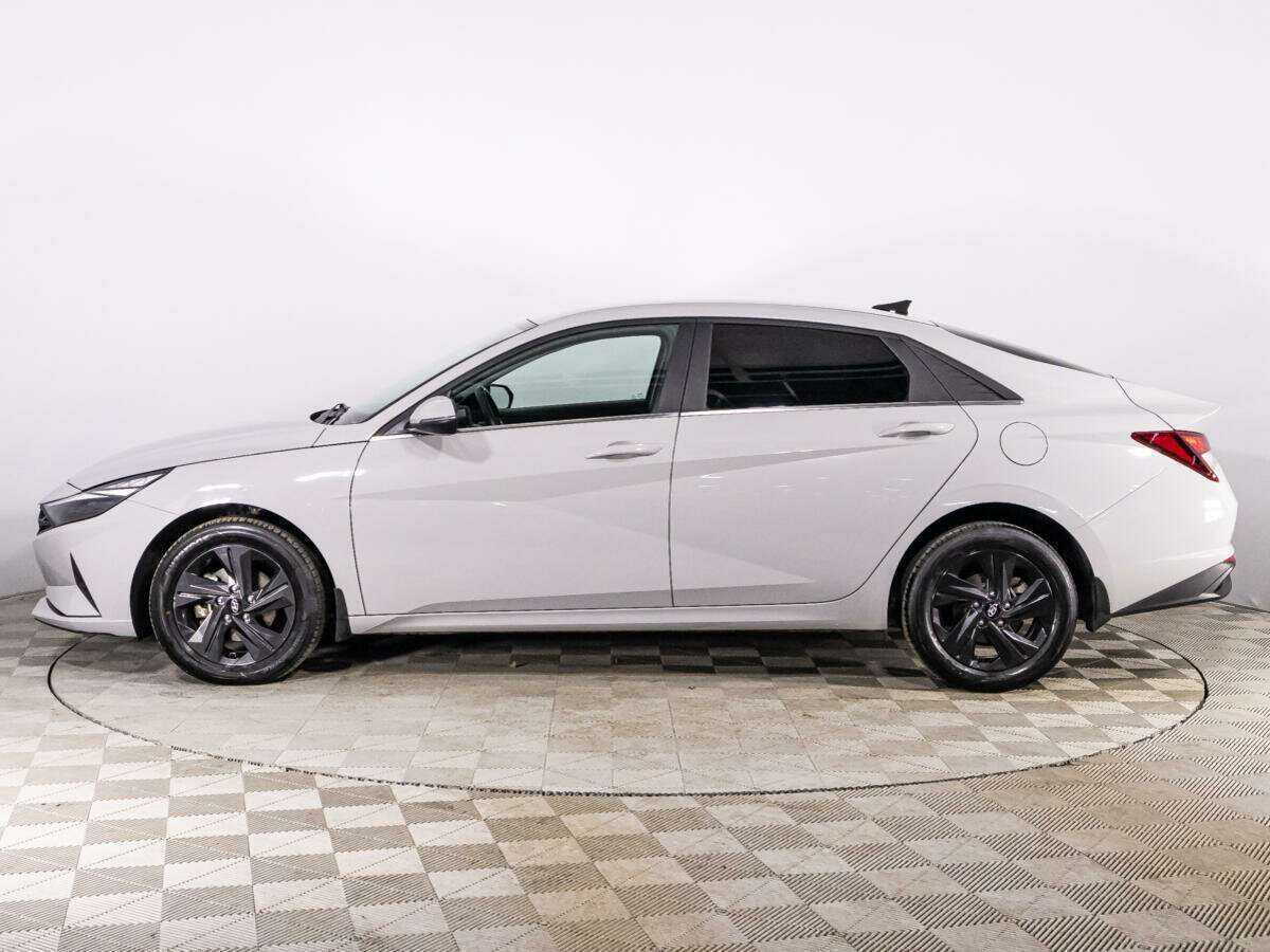 Hyundai Elantra с пробегом — 2021 год. Фото: #7