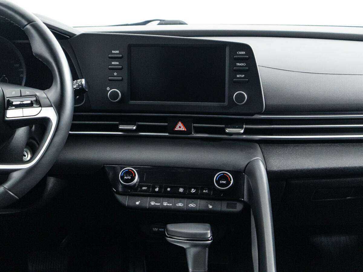 Hyundai Elantra с пробегом — 2021 год. Фото: #13