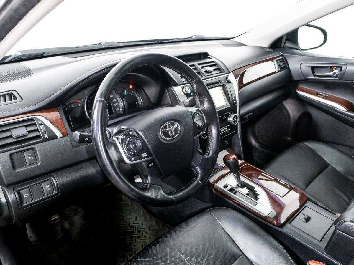 Toyota Camry с пробегом — 2013 год. Фото: #10
