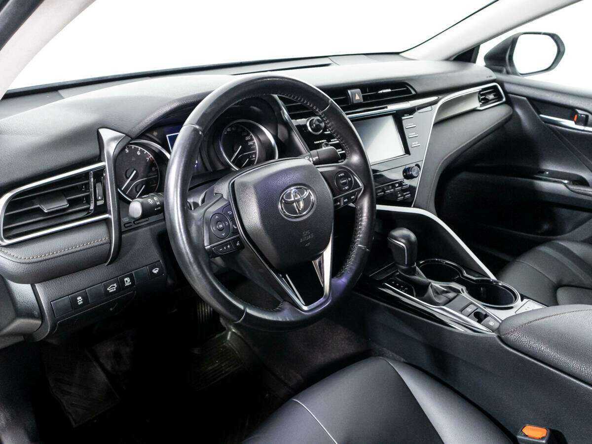 Toyota Camry с пробегом — 2019 год. Фото: #10