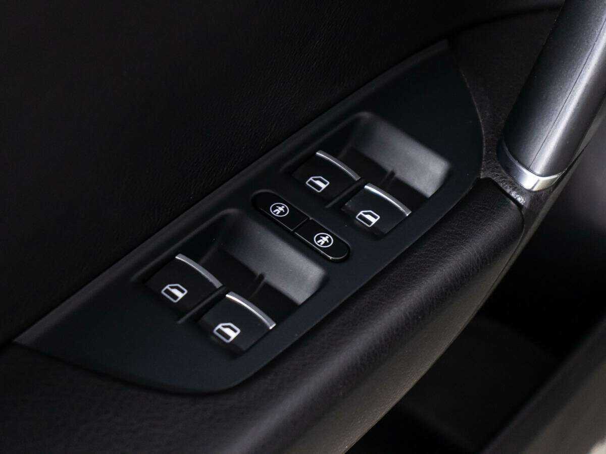 Volkswagen Touareg с пробегом — 2015 год. Фото: #16