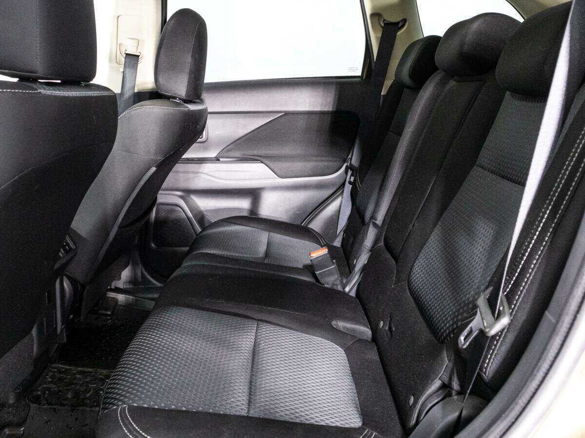 Mitsubishi Outlander с пробегом — 2019 год. Фото: #9