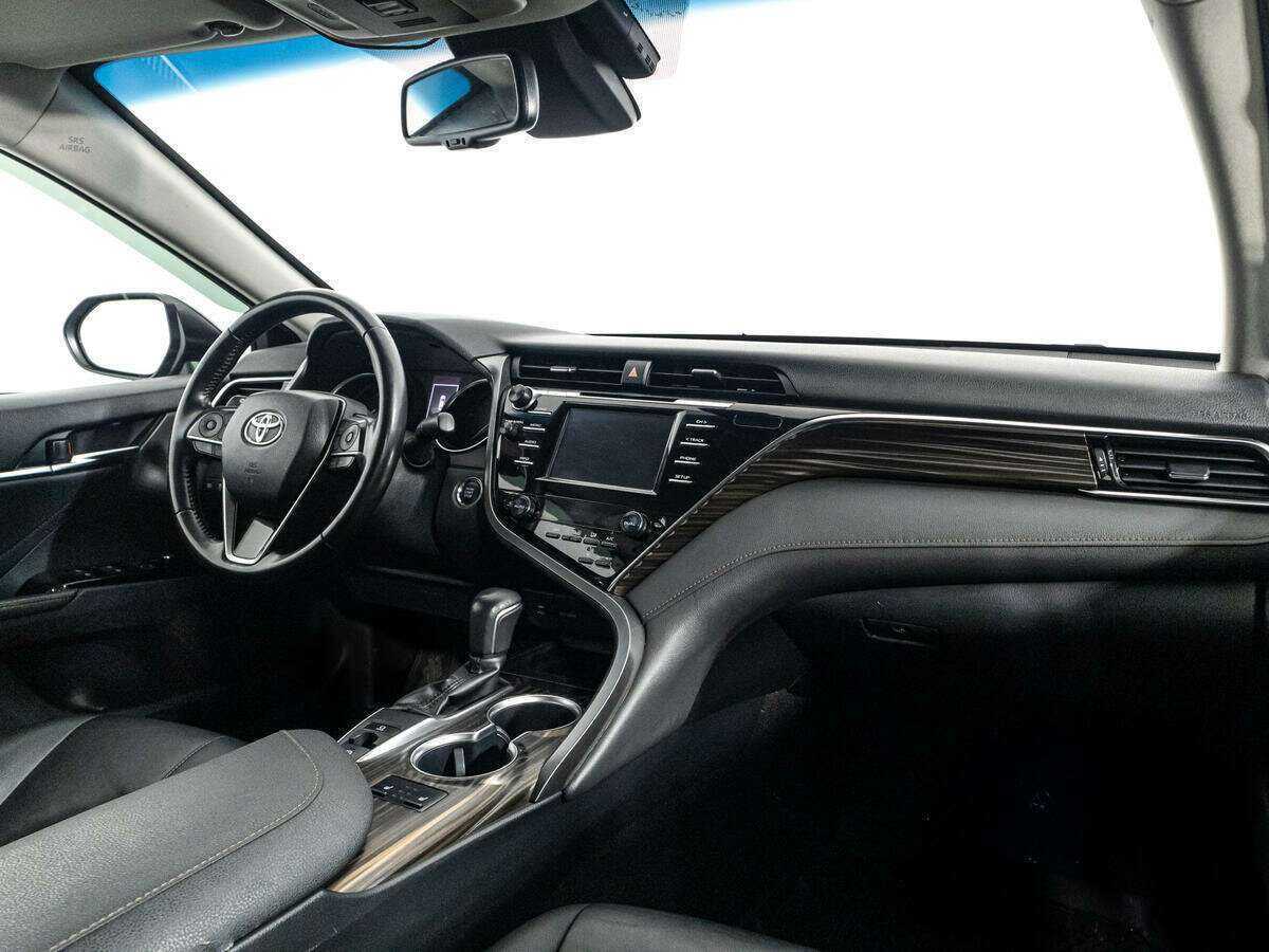 Toyota Camry с пробегом — 2018 год. Фото: #8