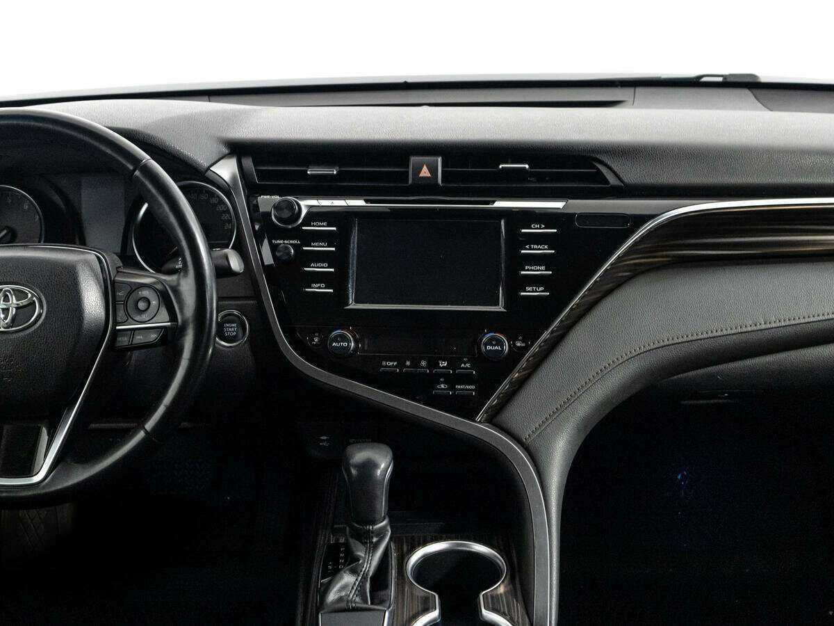 Toyota Camry с пробегом — 2018 год. Фото: #13
