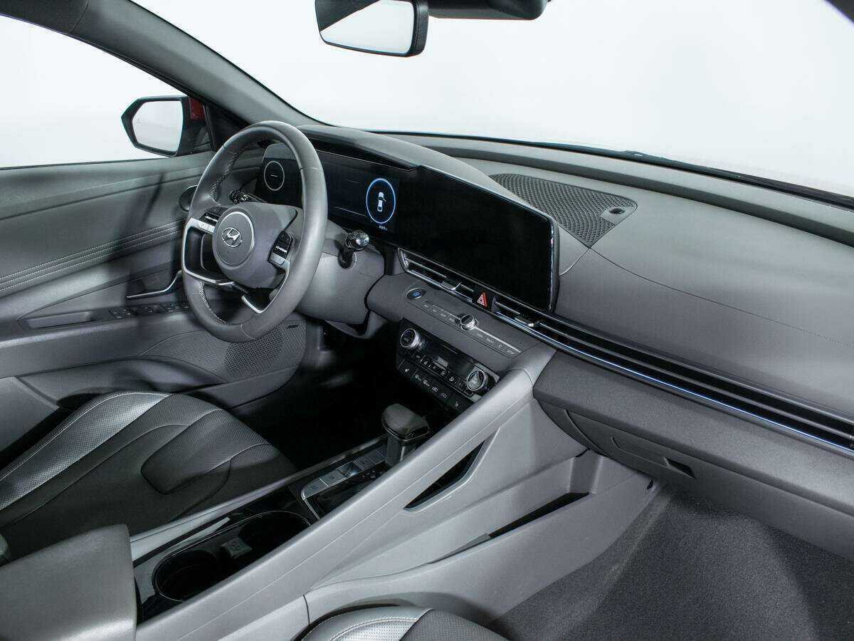 Hyundai Elantra с пробегом — 2021 год. Фото: #8