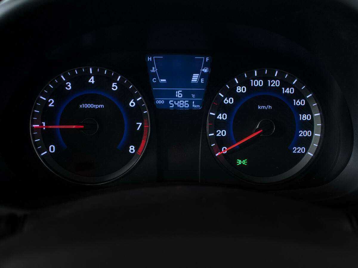 Hyundai Solaris с пробегом — 2012 год. Фото: #10