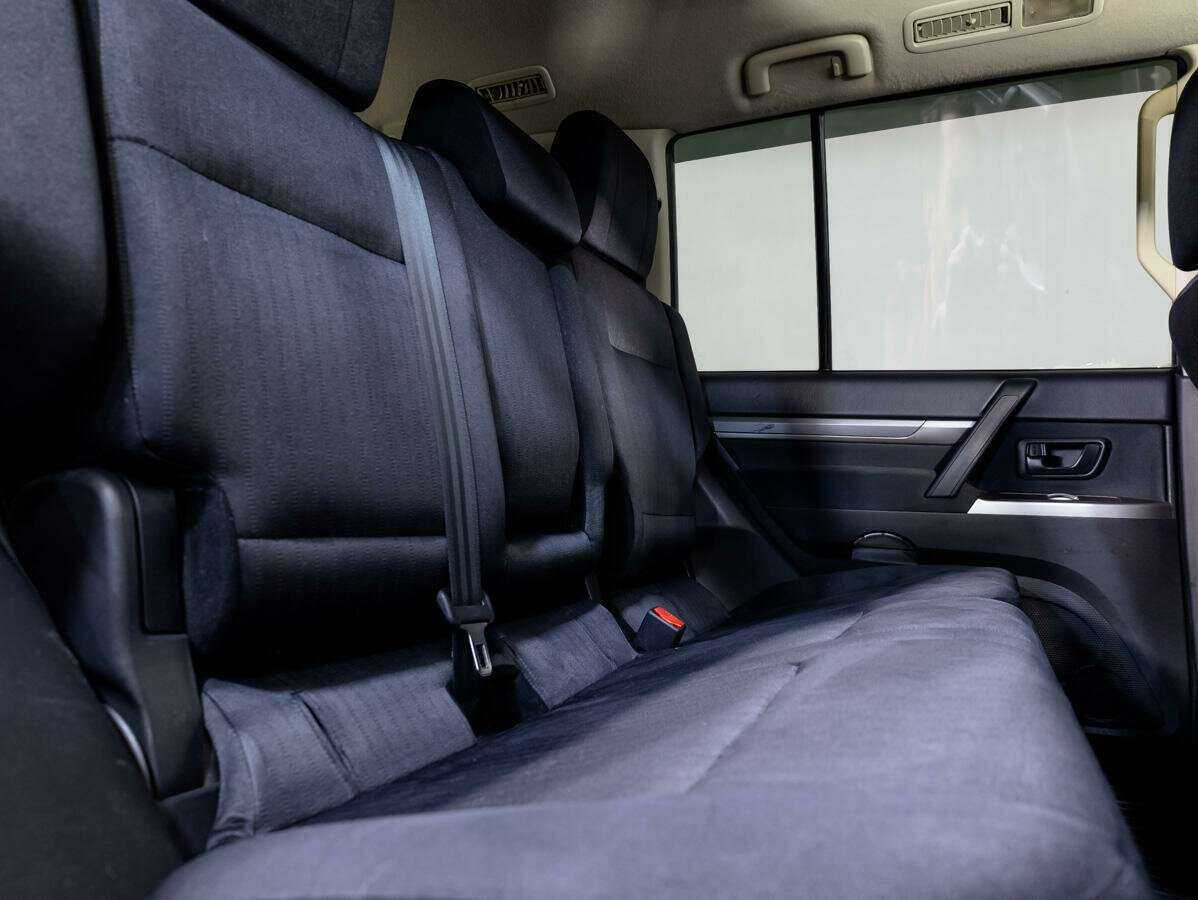 Mitsubishi Pajero с пробегом — 2013 год. Фото: #10