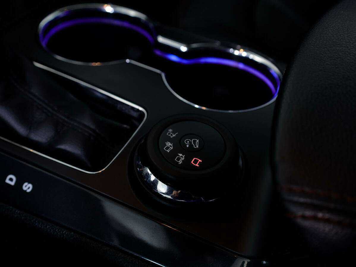 Ford Explorer с пробегом — 2015 год. Фото: #18