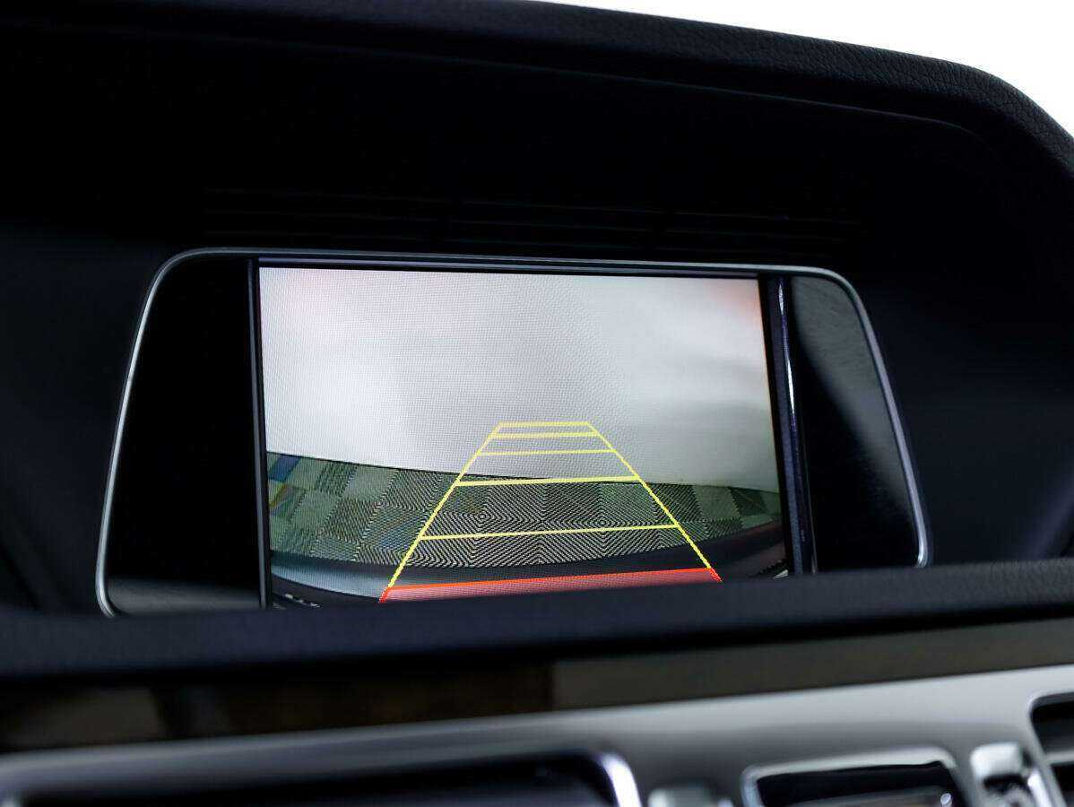 Mercedes-Benz E-Класс с пробегом — 2014 год. Фото: #17