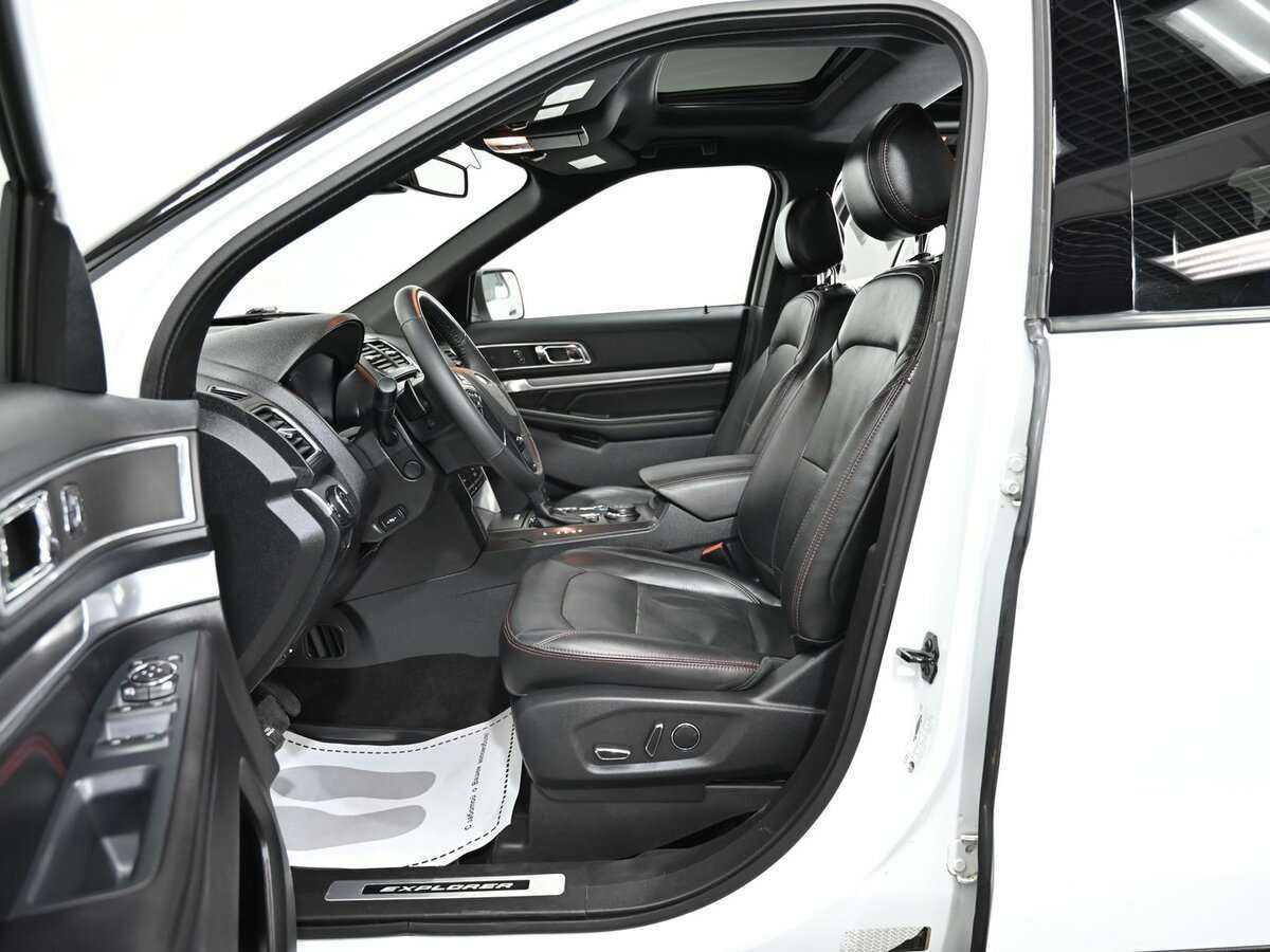 Ford Explorer с пробегом — 2015 год. Фото: #4