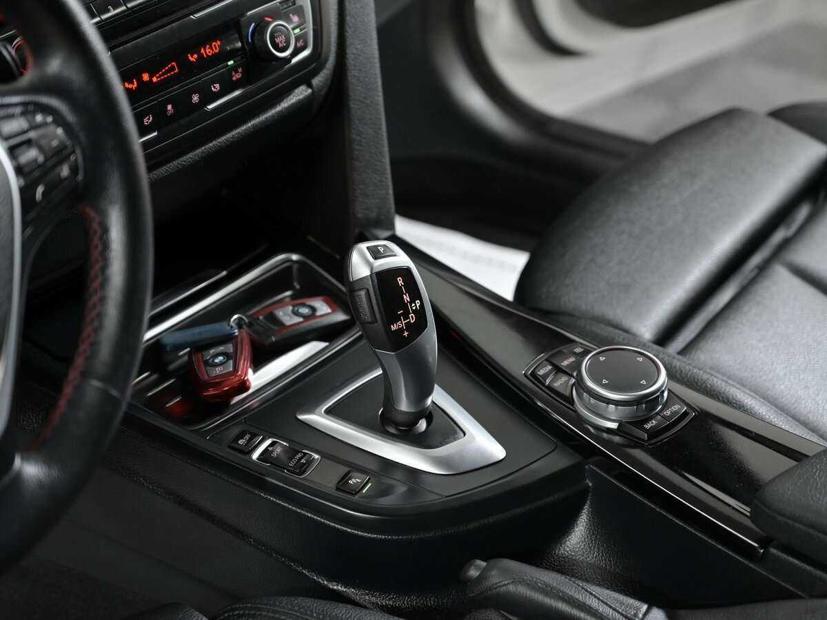 BMW 3 серии с пробегом — 2015 год. Фото: #11