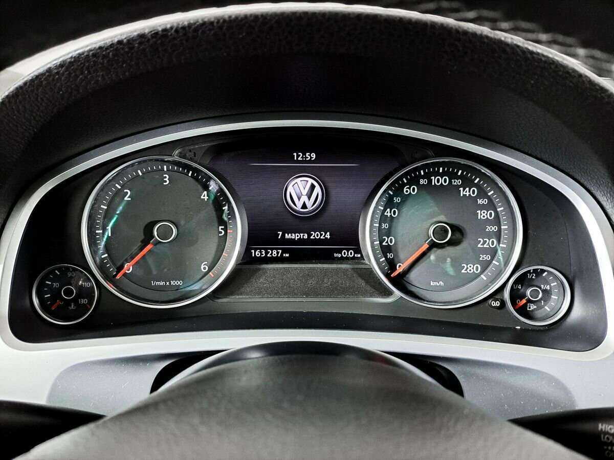 Volkswagen Touareg с пробегом — 2012 год. Фото: #10