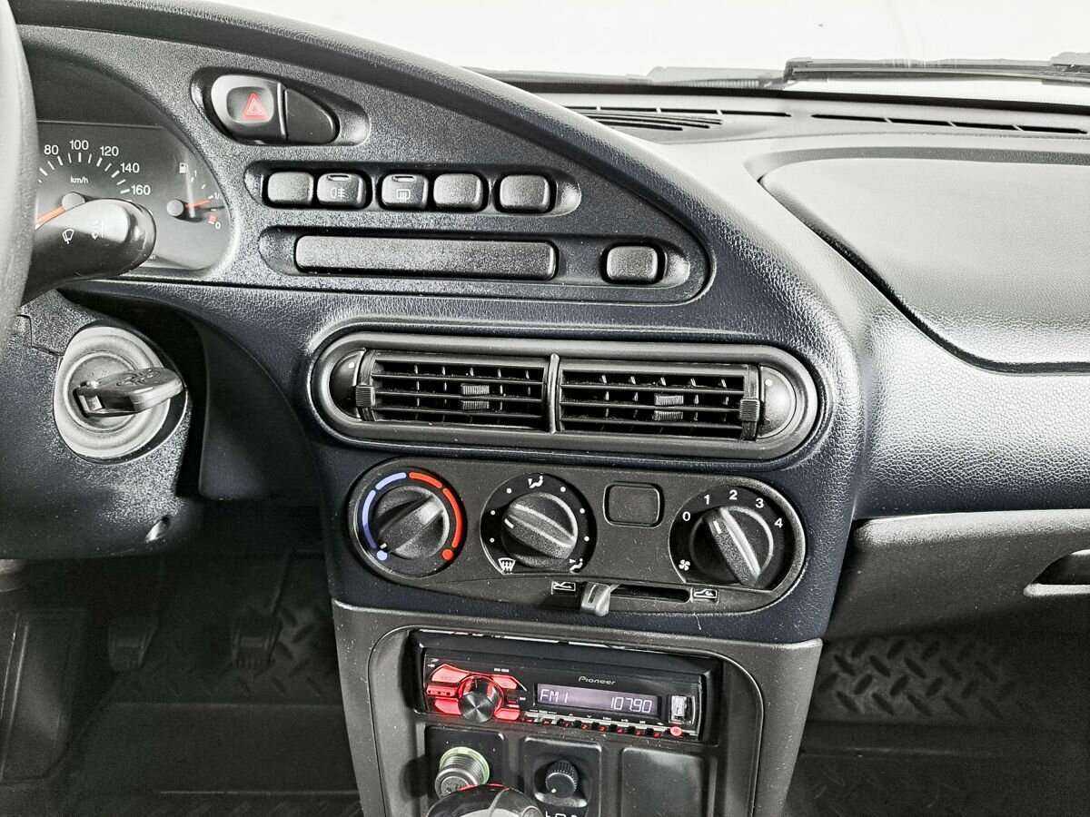 Chevrolet Niva с пробегом — 2013 год. Фото: #12