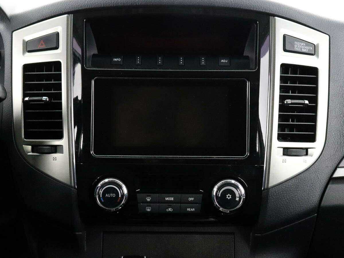 Mitsubishi Pajero с пробегом — 2015 год. Фото: #8