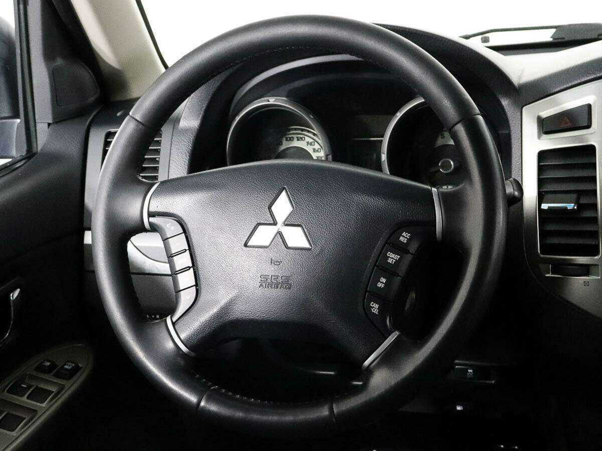 Mitsubishi Pajero с пробегом — 2017 год. Фото: #10