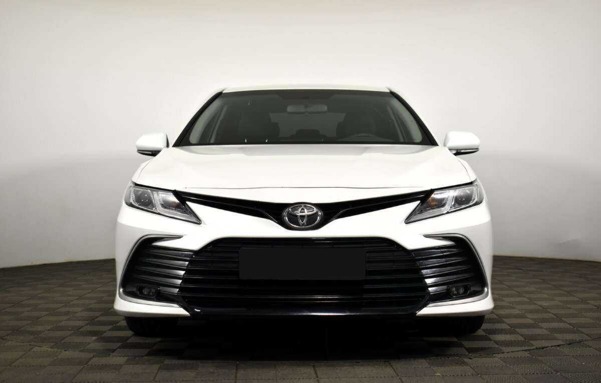 Toyota Camry с пробегом — 2021 год. Фото: #1