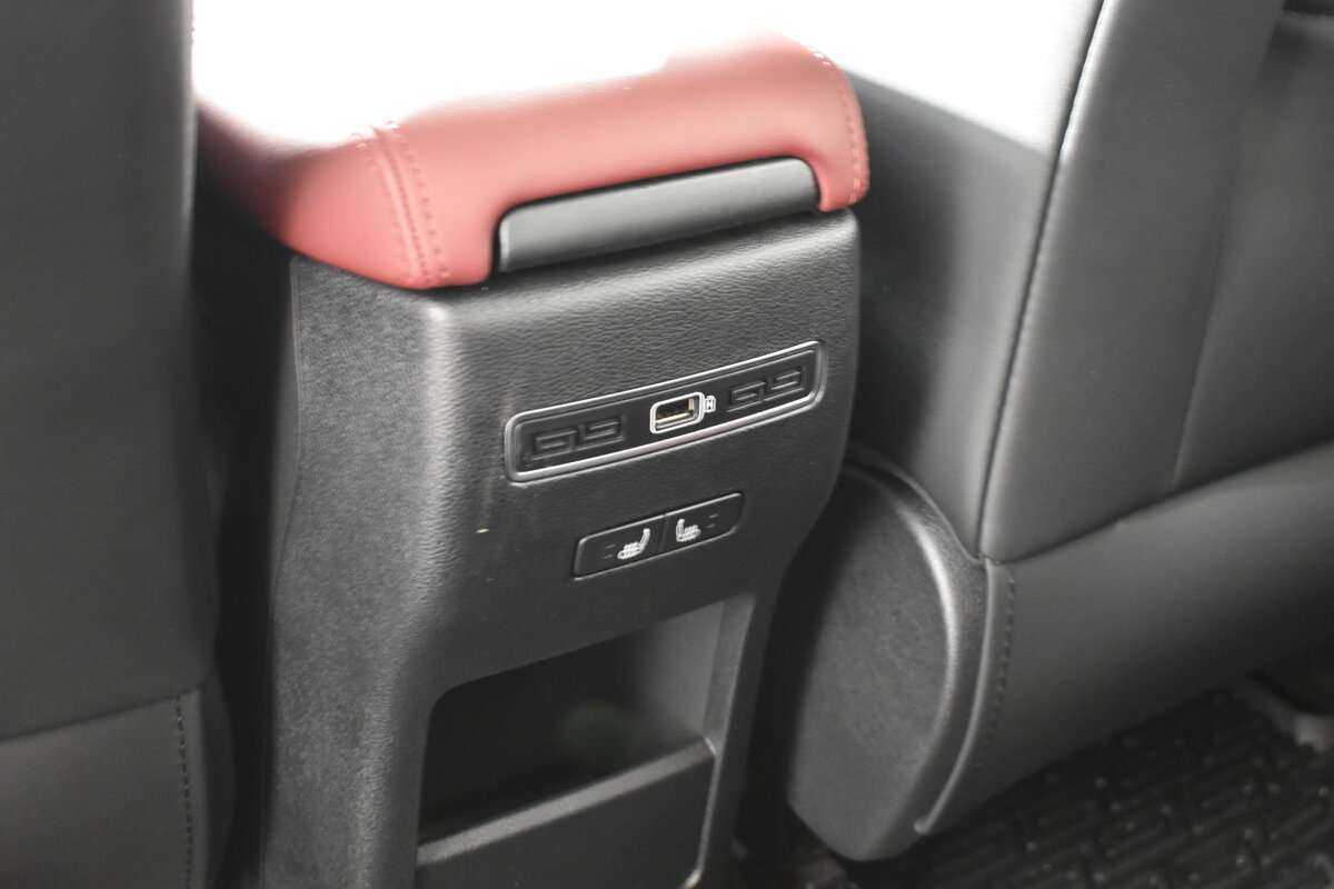 Geely Coolray с пробегом — 2023 год. Фото: #9