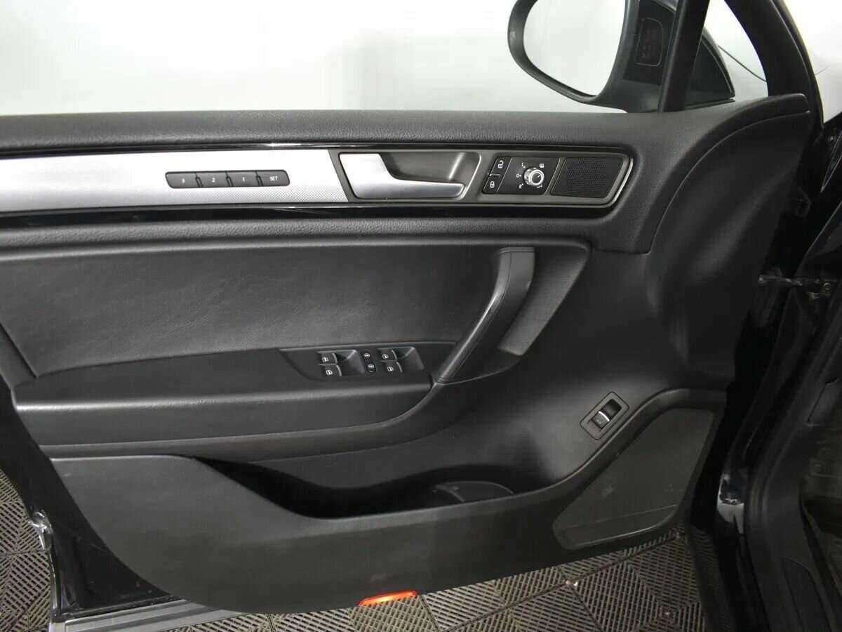 Volkswagen Touareg с пробегом — 2014 год. Фото: #14