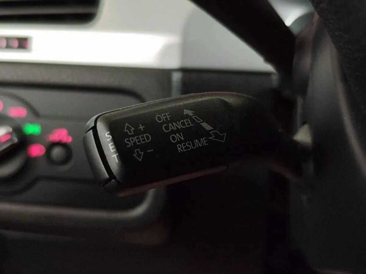 Volkswagen Touareg с пробегом — 2014 год. Фото: #14