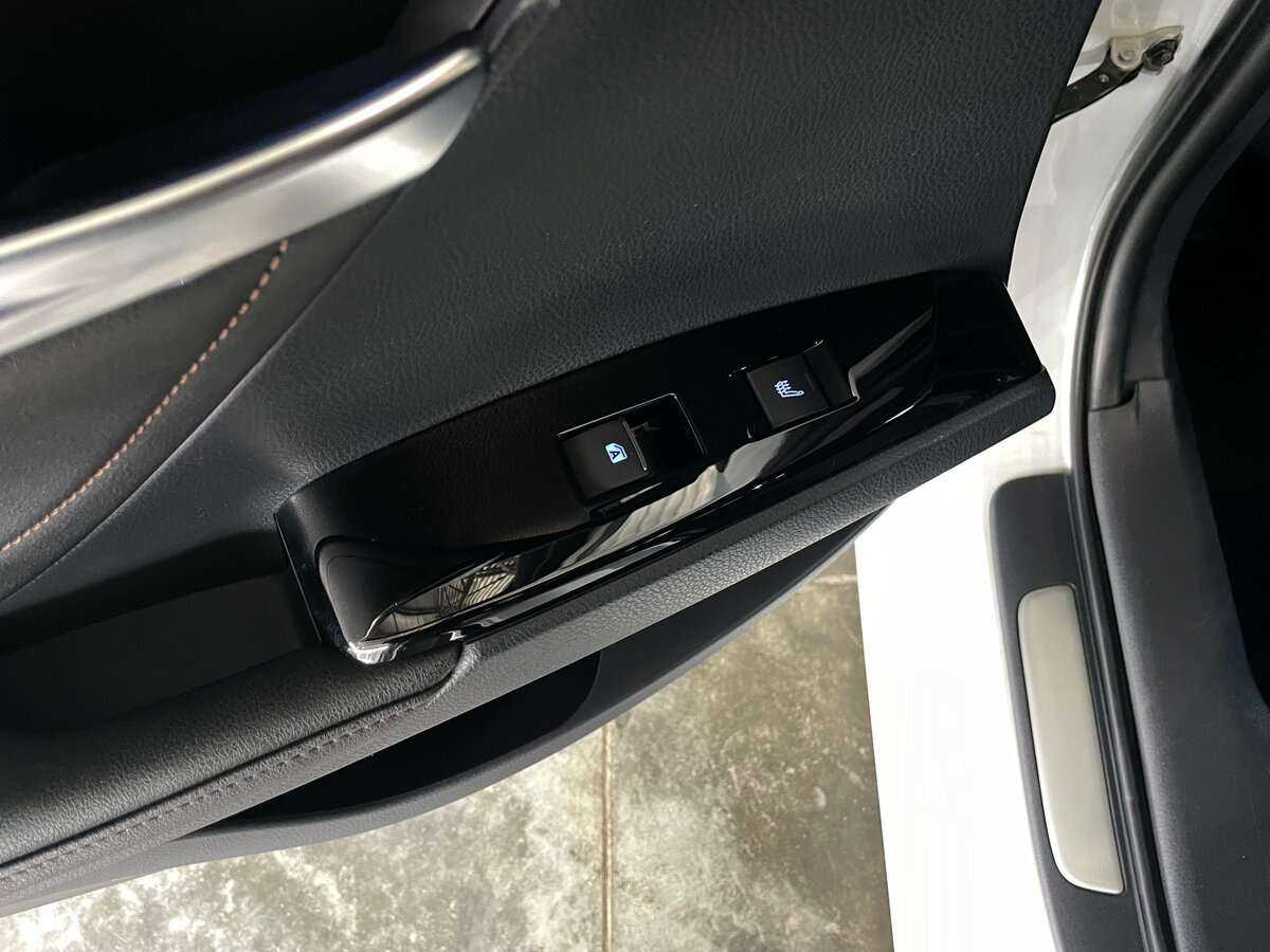 Toyota Camry с пробегом — 2018 год. Фото: #23