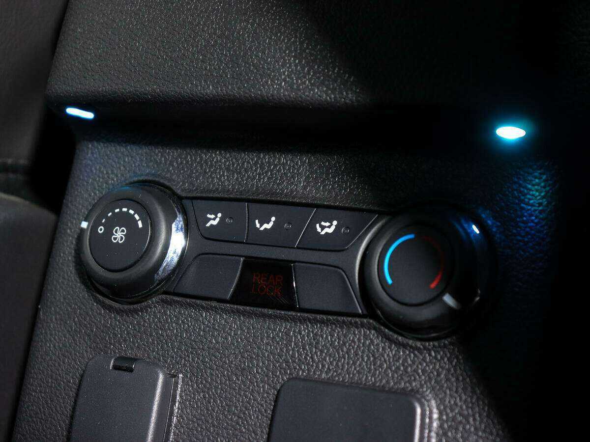 Ford Explorer с пробегом — 2015 год. Фото: #18