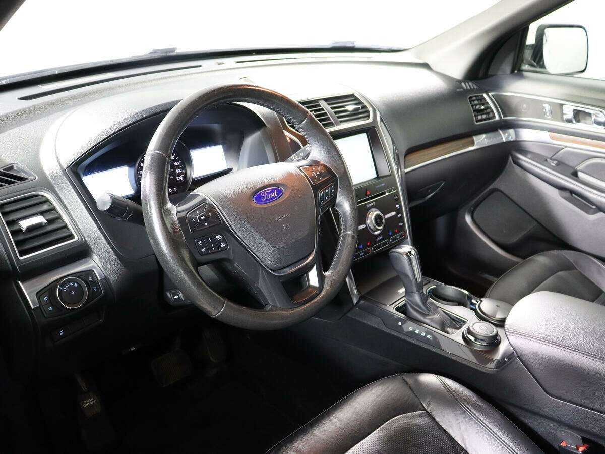 Ford Explorer с пробегом — 2016 год. Фото: #12
