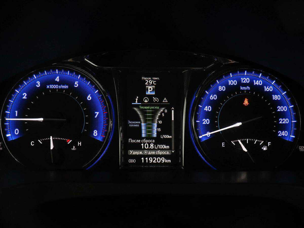 Toyota Camry с пробегом — 2016 год. Фото: #10