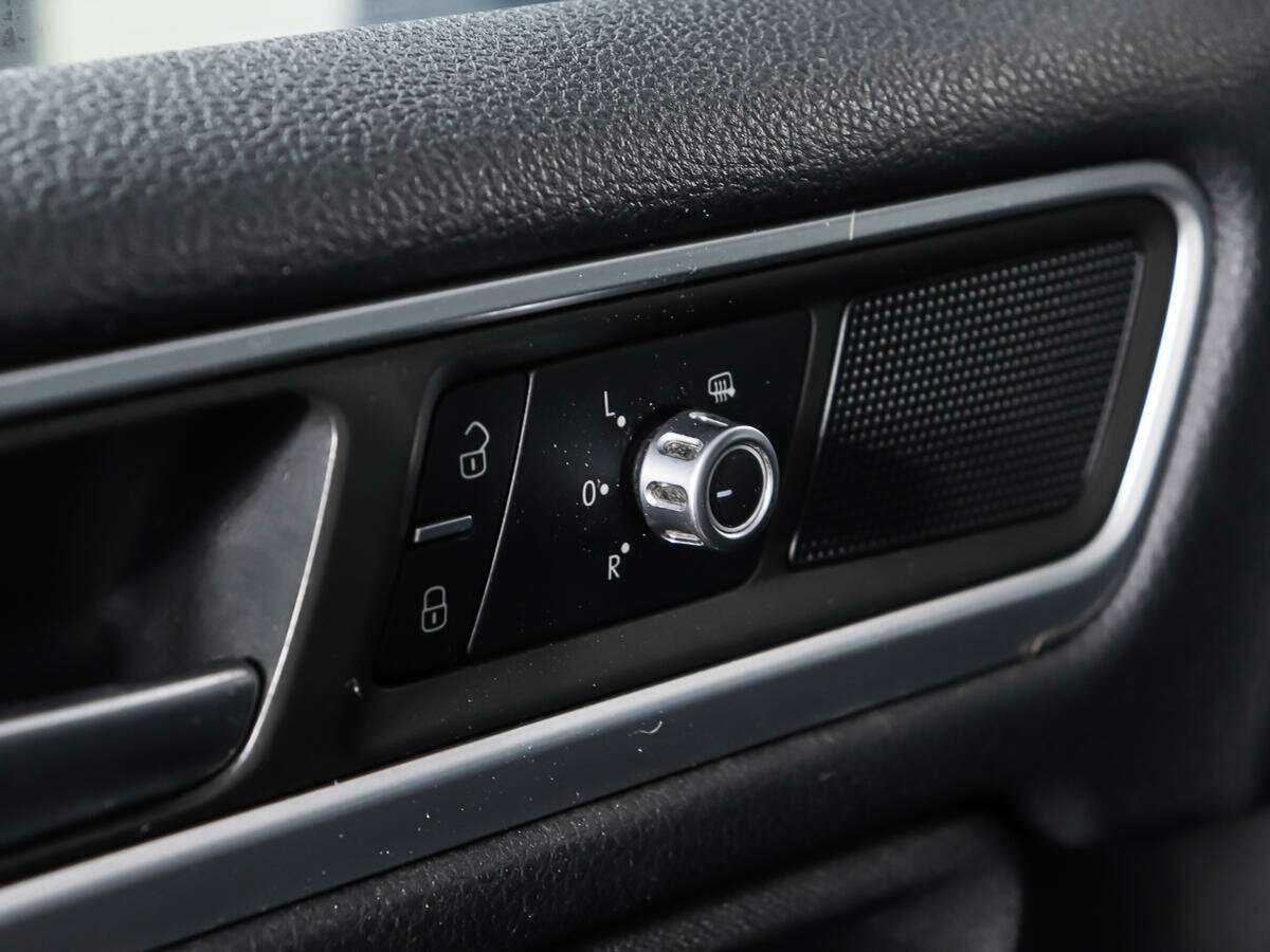 Volkswagen Touareg с пробегом — 2013 год. Фото: #17